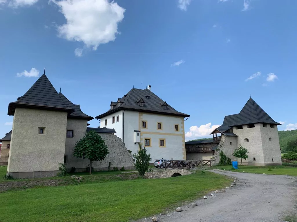 Vodný hrad Hronsek